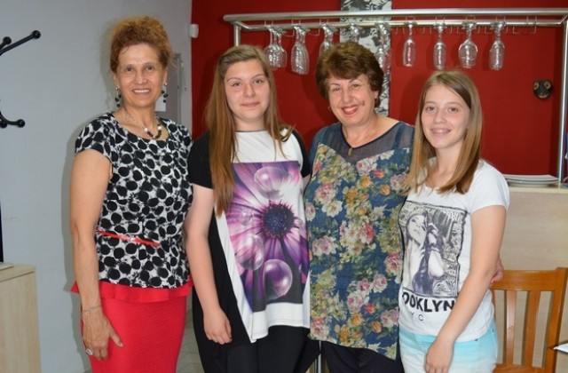 Мариана Бояджиева се срещна с ученици от клуба по дебати към ПГТ Д-р Васил Берон