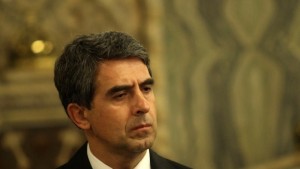 Президентът и министри пестят заплати на влог