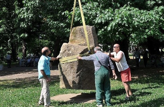 Монтират паметник на капитан Георги Георгиев в центъра на Кърджали