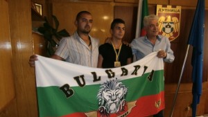 Кметът на Дупница посрещна златен медалист от Световната купа по