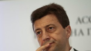 Андронов Да се внимава с отпадането на банковата тайна за