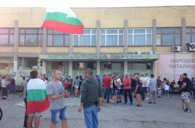 Протестиращи за поредна вечер се събраха в Орландовци