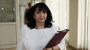 Петкова сметна колко ще са фирмите с облекчения за такса