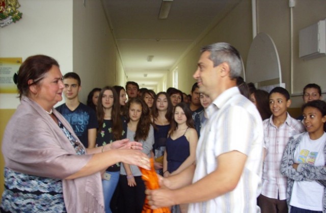 Ученици осигуриха месечната прехрана на бездомни от приют  в Добрич