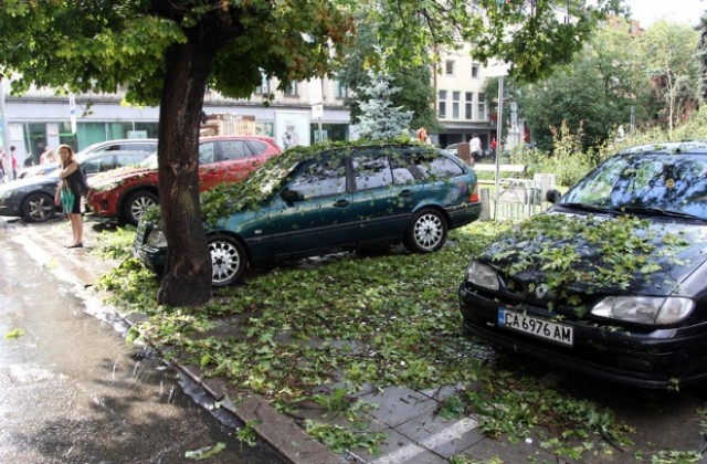 Предупреждават за градушки над София