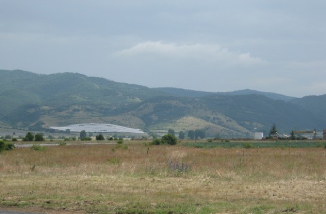 Изчистиха летището в Сапарева баня