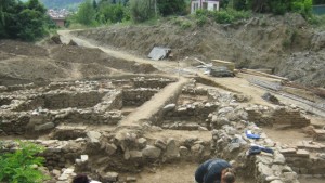 Намериха златна монета и фонтан при разкопки в Сапарева баня