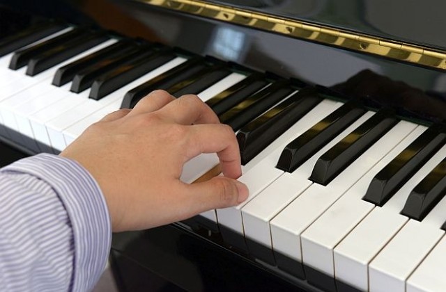 „Рапсодия в синьо ще звучи на четири рояла за първи път в света в НДК