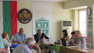 В Иваново искат банкомат център за възрастни хора и ред