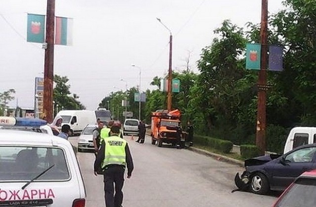 Трима пострадаха при челен сблъсък край Горна Оряховица