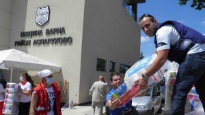 Широколистни фиданки засаждат в Аспарухово доброволци от БЧК Варна