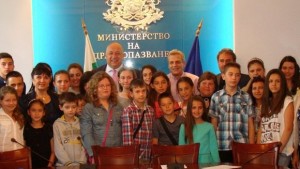 Плевенски ученици с награда от Националния конкурс за живот без