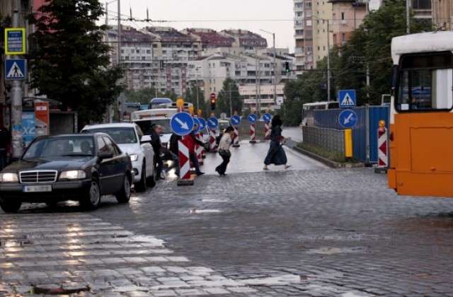 Продължават ремонтите в района на столичния площад „Руски паметник