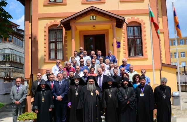 Кметът и митрополитът с поздрав към участниците в Арменския църковно-народен събор