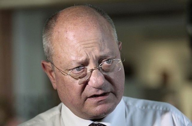 Миниcтъpът нa oбpaзoвaниeтo връчва дипломи на търновски ученици