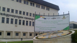 Продават се 100 от Панаира
