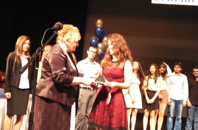 Випуск 2015 на ПМГ Враца завършва със среден успех Отличен 5,63