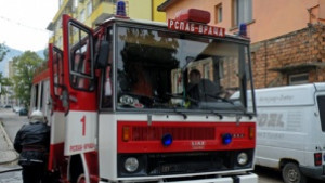 Огън унищожи лек автомобил във Враца