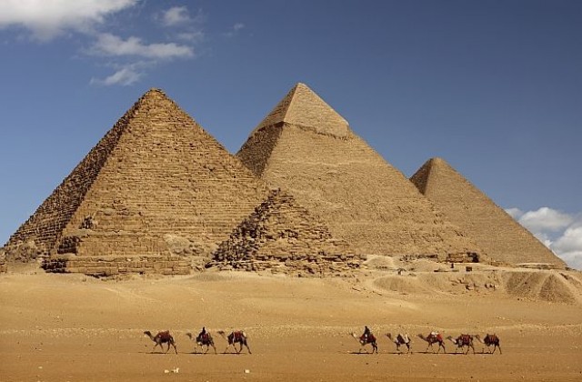 Ще си вземем ли сбогом с египетските пирамиди?