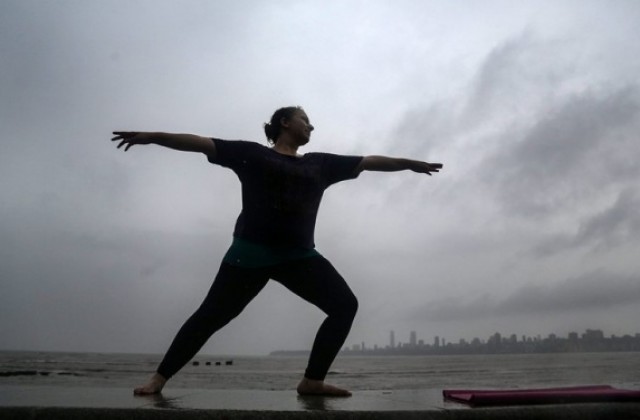 Хиляди почитатели на йогата се събраха на Таймс Скуеър в Ню Йорк