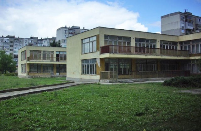 Започнаха ремонти на наводнените детски градини в Добрич, ще има нужда и от доброволци