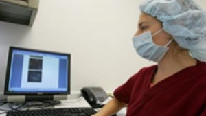 80 медицински сестри и 60 акушерки ще излизат годишно от