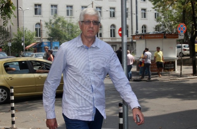 Овчаров: Дискусията за тока няма място в НС - кой изобщо подкрепя шефа на регулатора?