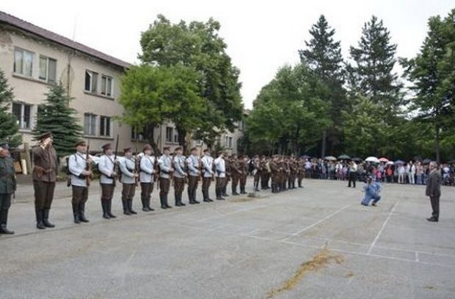 Казармата в Ловеч оживя в зрелищна възстановка на началото на Първата световна война