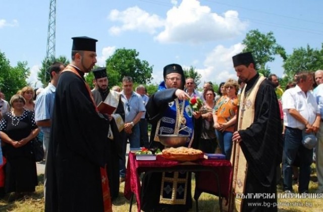 Русенският митрополит Наум благослови започването на жътвата