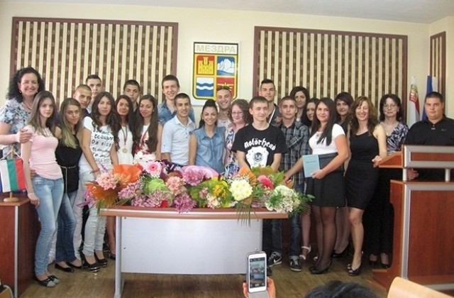 Връчиха дипломите на Випуск 2015 на мездренската гимназия