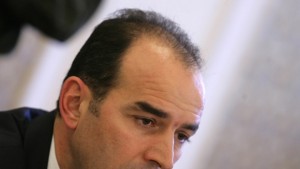 Искров подава оставка иска наследникът му да встъпи в длъжност