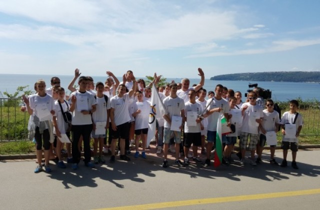 Ученици отбелязаха Международния ден на Олимпизма с крос край морето