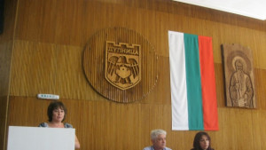 Училищните и читалищните библиотеки в община Дупница получиха дарение Историята