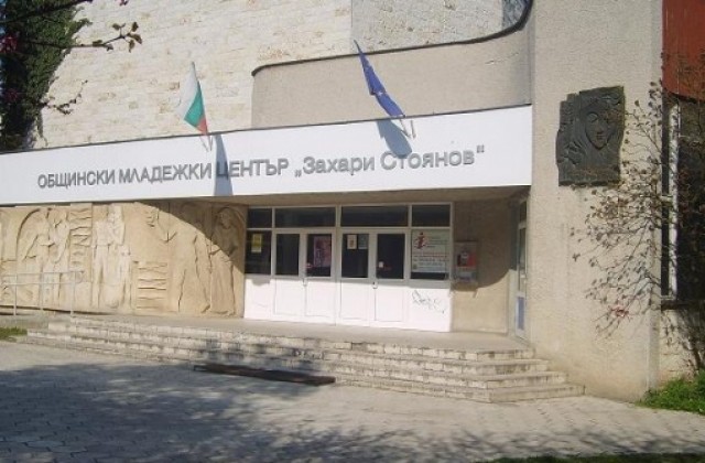 Започва пленер Големите учат малките