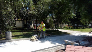 Продължава изграждането на нови тротоари по бул България