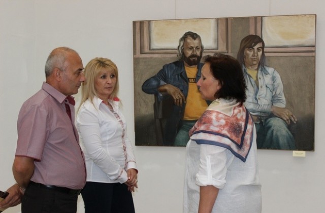 Живописни картини от галерията в Стражица гостуват във В. Търново