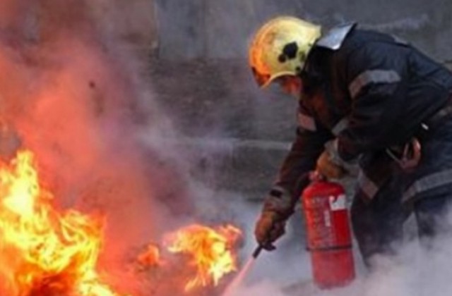 Откриха мъртъв мъж в горяща къща на ул. Баждар в Габрово