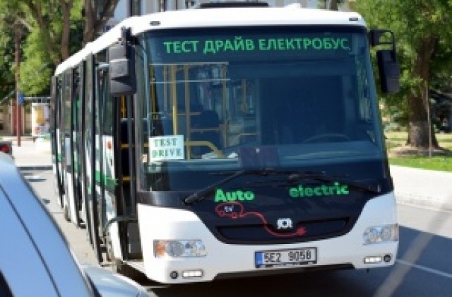 Тестват електробус в Сливен
