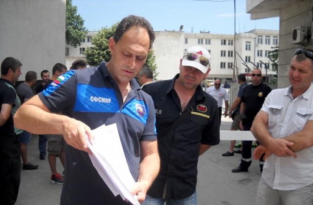 Варненски пожарникари плашат с оставки заради лоша атмосфера в службата