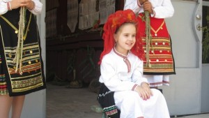 В Долна Митрополия показаха възстановка на ритуала Еньова буля