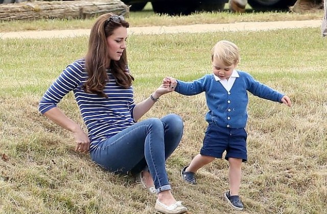 Принц Джордж диктува модата при децата (СНИМКИ)