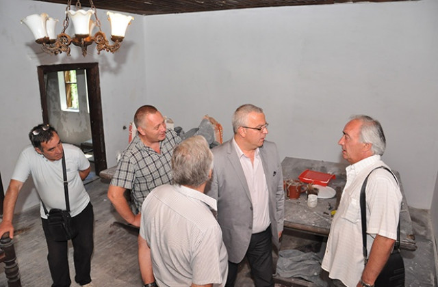 Кметът инспектира ремонта на Старата къща във Враца