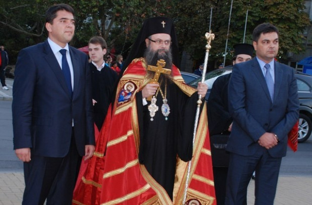Пловдивският митрополит Николай на сесия в Димитровград?