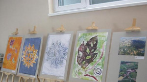 Ученици от СОУ Емилиян Станев изработиха творби вдъхновени от стила