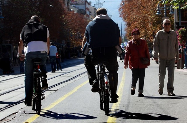 Всеки час населението на страната ни намалява с 8-9 човека