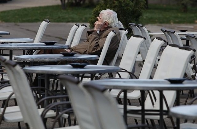 Всеки час населението на страната ни намалява с 8-9 човека