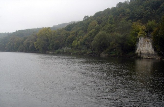 Свлачища замърсяват река Искър