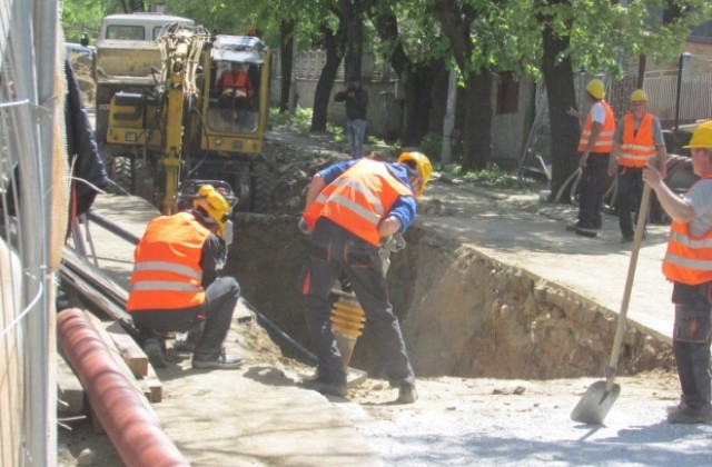 Изграждат канализация в местностите „Св. Никола“ и „Акчелар“