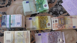 Задържаха трима телефонни измамници измъкнали 2500 лева от възрастна жена