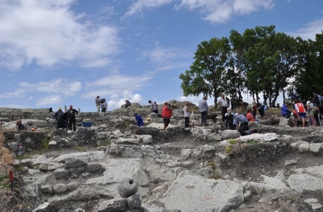 Дипломатическият корпус в България се качва на Перперикон